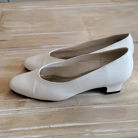 Hush Puppies Shoes - Hush Puppies Soft Style heels Size 8M